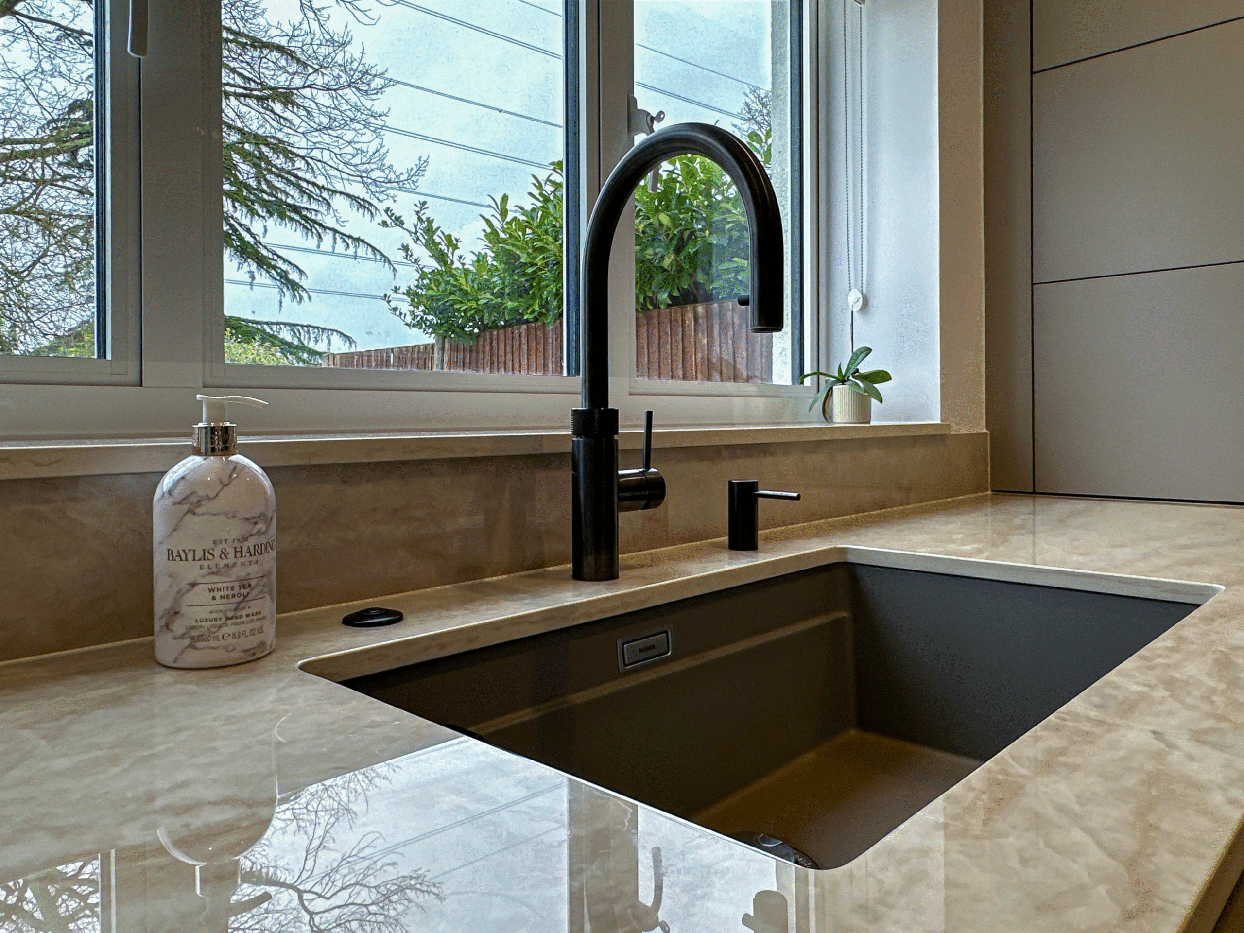 Kitchen worktop with sink & taps